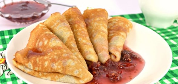 Блинчики на молоке и малиновом варенье