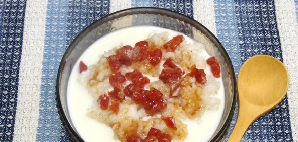 Каша рисовая с молоком и цукатами