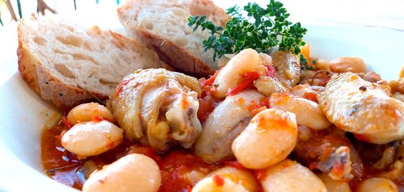 Курица с фасолью в мультиварке