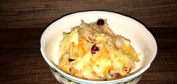 Сладкая квашеная капуста с клюквой