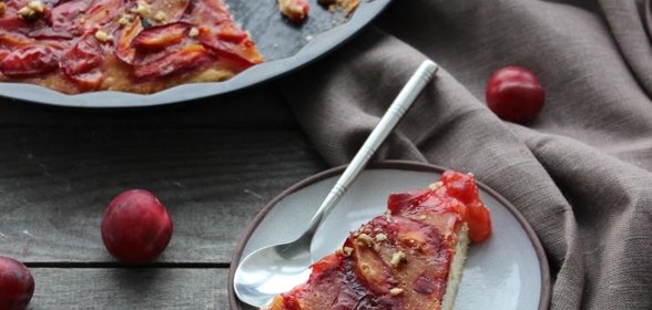 Пряный сливовый пирог