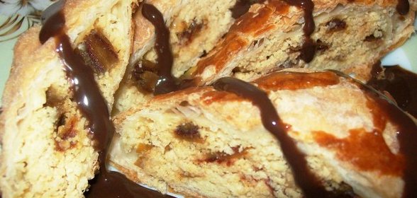 Слойки с творогом и финиками