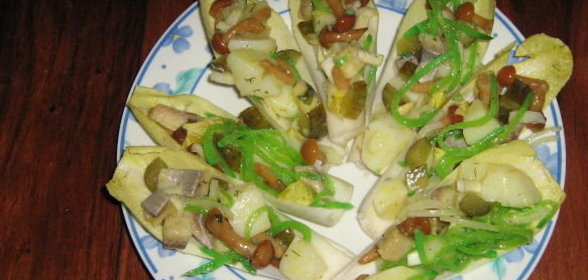 Квашеные баклажаны, фаршированные морковью и пастернаком
