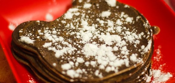 Шоколадные блины с медом