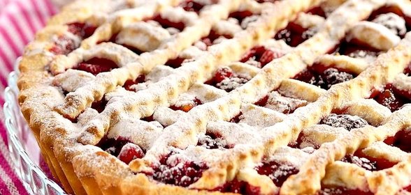Песочный пирог с замороженными ягодами