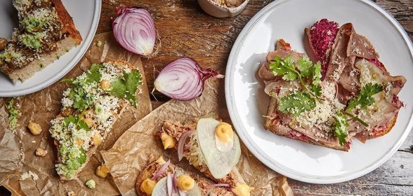 Брускетта с тунцом