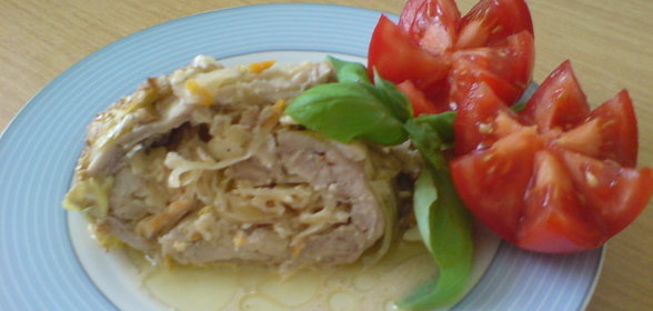 Рулет из курятины с капустной начинкой