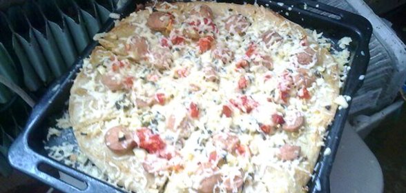 Пицца с сосисками и овощами