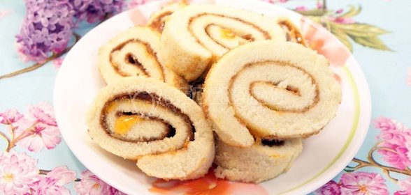 Рулет с абрикосовым джемом