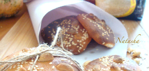 Творожное печенье с кунжутом и солёным арахисом
