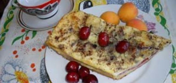 Запеканка из творога с вишней и шоколадом