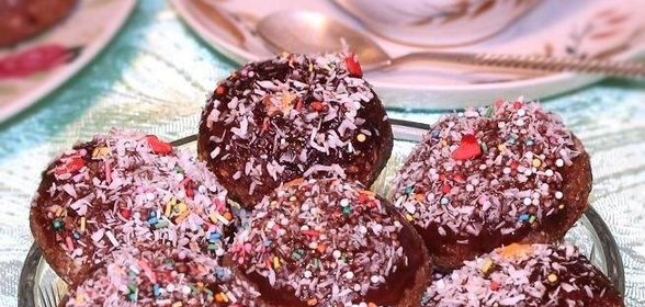 Печенье шоколадное с кокосом и ягодой