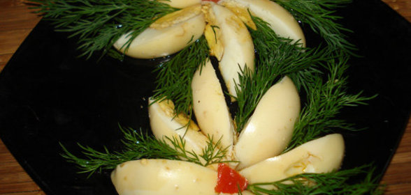 Яйца маринованные