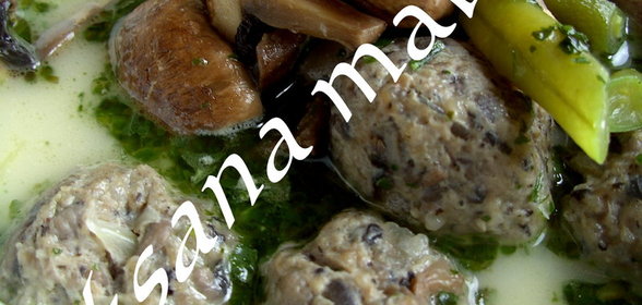 Суп грибной с фрикадельками и зелёной фасолью