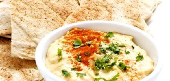 Хумус с печеным чесноком и петрушкой