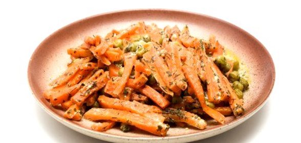 Закуска из моркови и зеленого горошка