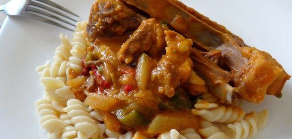 Бараньи рёбра в горохово-овощной подливе