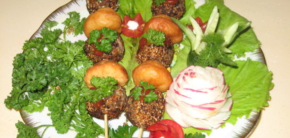 Фрикадельки в кунжуте с баурсаками