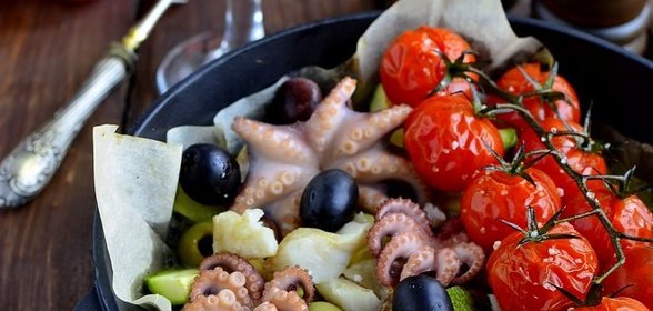 Рагу низкокалорийное по-средиземноморски на пергаменте