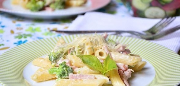 Паста в сливочном соусе с брокколи