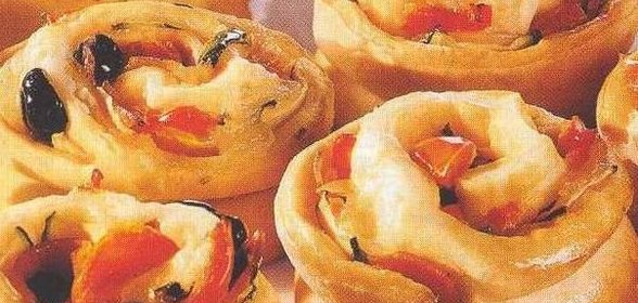 Мини-рулетики с ветчиной и моцареллой