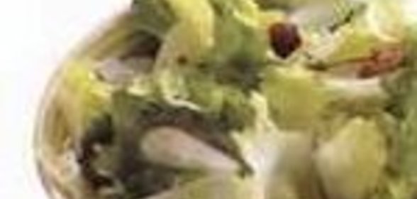 Салат с беконом, редисом и сыром