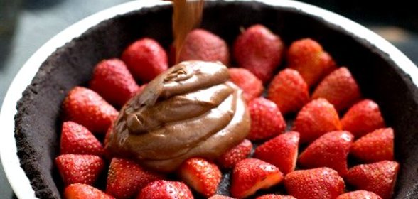 Шоколадно-клубничный торт