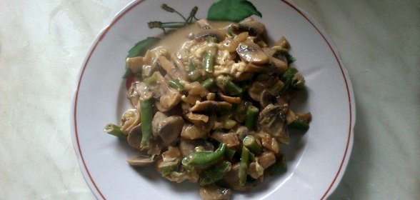 Грибы с зеленой стручковой фасолью