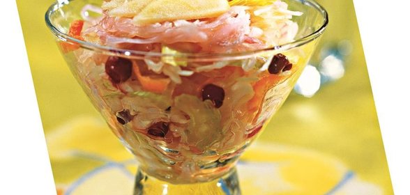 Салат из квашеной капусты с сельдереем