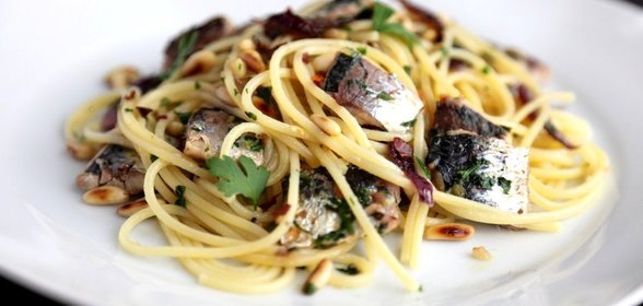 Спагетти с сардинами и кедровыми орехами