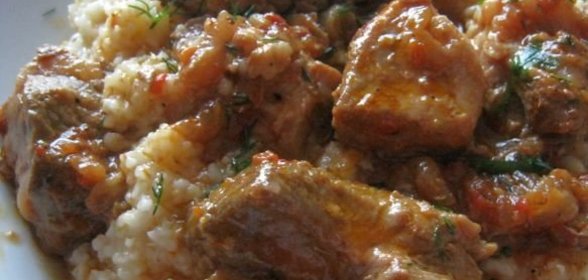 Свинина тушеная с аджикой
