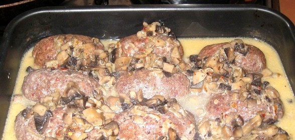 Биточки с подливкой