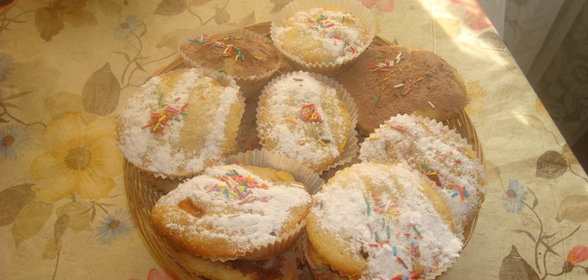 Классические кексы с интересной начинкой