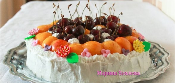 Пирог с летними фруктами и взбитыми сливками