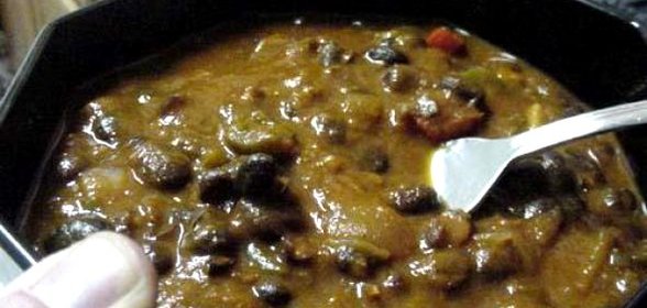 Вегетарианская черная фасоль Чили