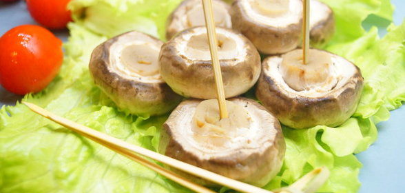 Шампиньоны в винных парах и розмариновом дыму с ореховым маслом