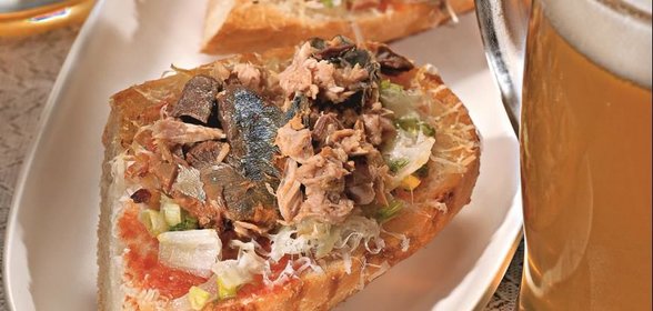 Горячие бутерброды с рыбными консервами