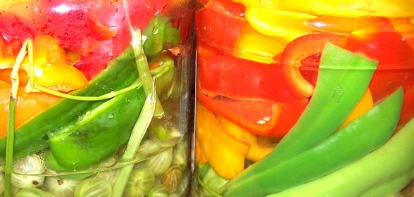 Маринованный болгарский перец с крыжовником