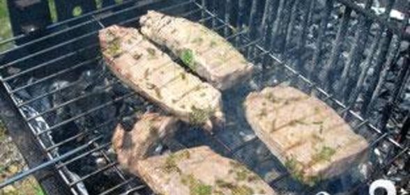 Маринованный тунец с травами