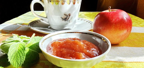 Яблочное повидло с корицей и базиликом