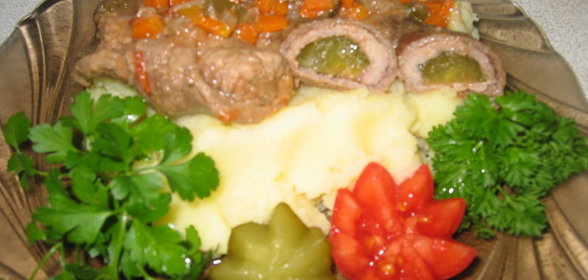 Мясные рулетики с солёным огурцом