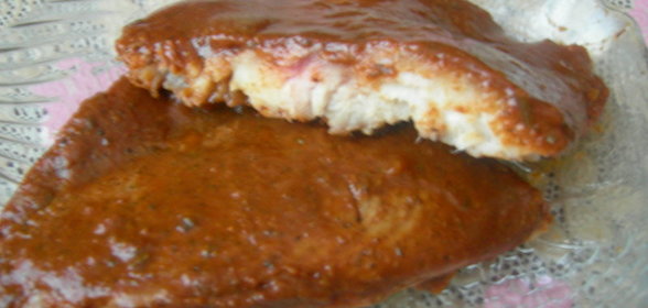 Филе тилапии под пряным имбирно-чесночным соусом