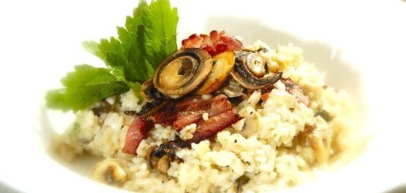 Плов с копченой макрелью и грибами