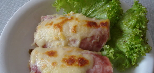 Цикорный салат с ветчиной под сырной корочкой