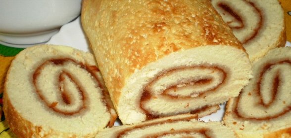 Рулет с яблочным джемом