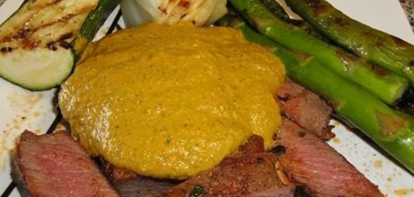 Нью-Иорк стэйк с Ромеско соусом и овощами ! ! !