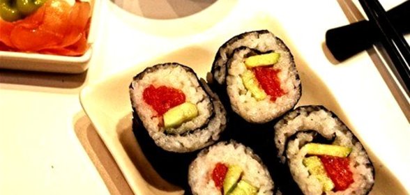 Роллы с рыбой и авокадо