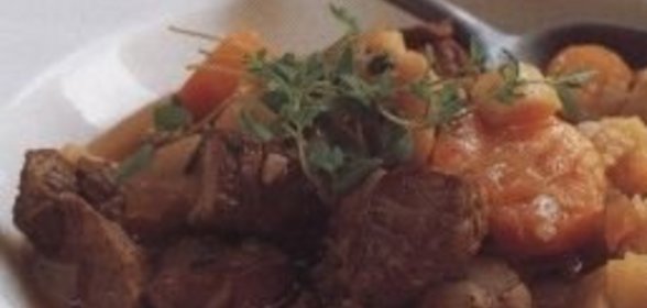 Пирог из творога и кукурузных хлопьев с курагой