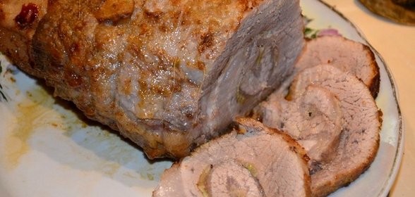 Рулет из свинины вареный