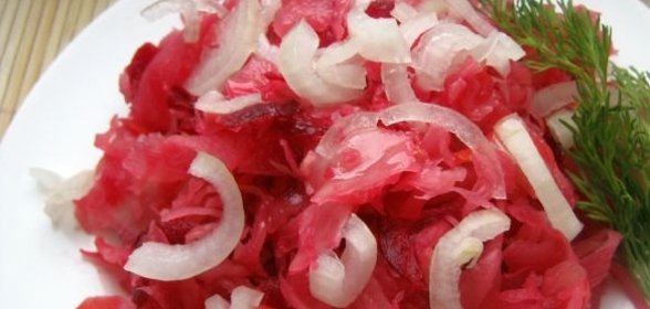 Квашеная капуста со свеклой